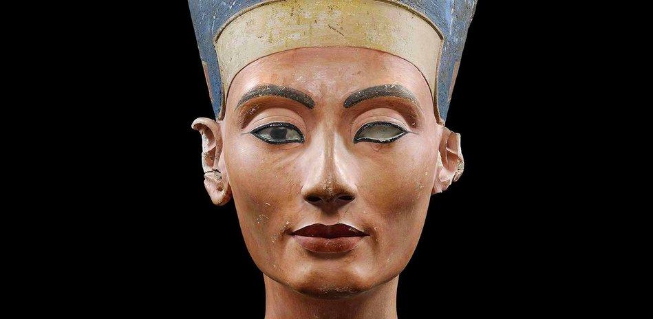 Museum Island Neues Museum bust Nefertiti